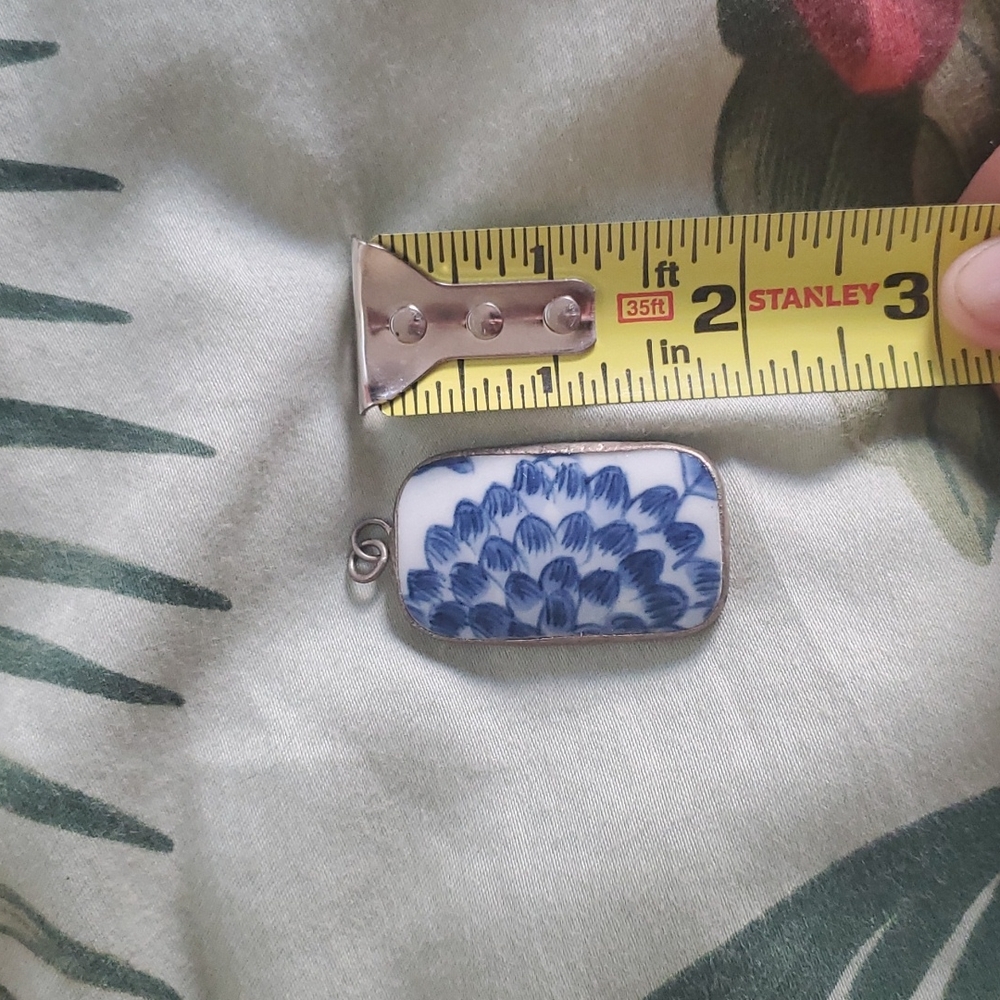Ceramic piece pendant
